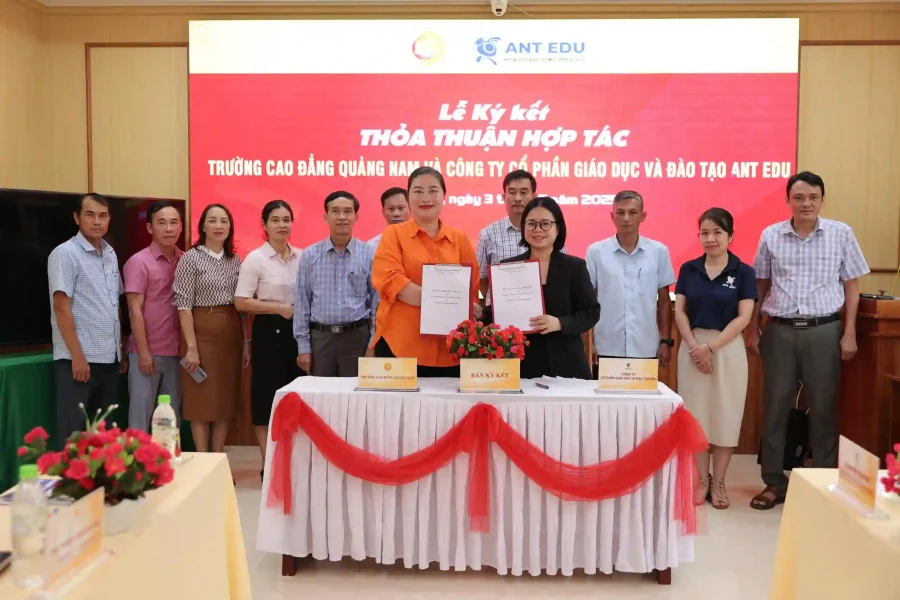 thong-bao-ky-ket-hop-tac-giua-truong-cao-dang-quang-nam-va-cong-ty-co-phan-giao-duc-va-dao-tao-ant-edu-3