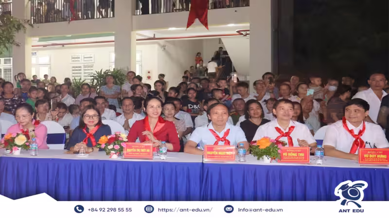 30 suất học bổng tiếng Anh mở thêm cơ hội học tập cho học sinh vượt khó
