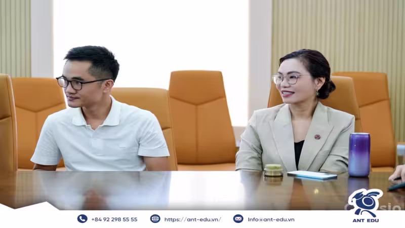 Nhân sự cấp cao của ANT EDU tham dự hội nghị để học hỏi